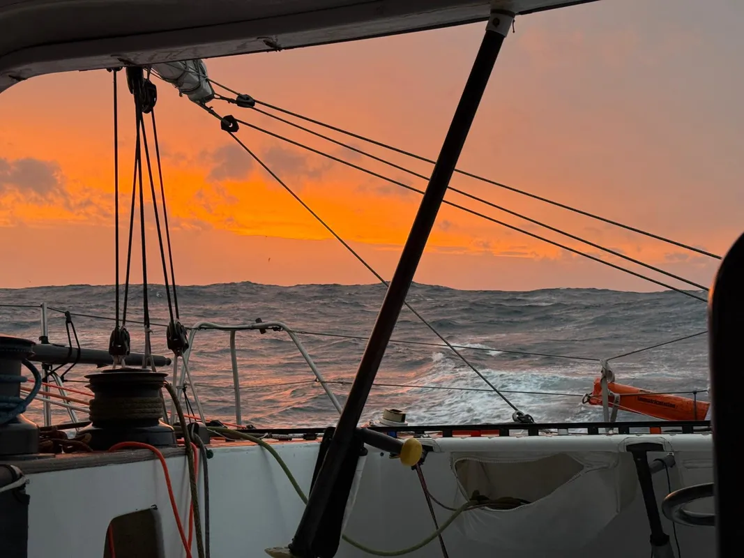 Vendée Globe: Leaders Face New Challenges in the Indian Ocean