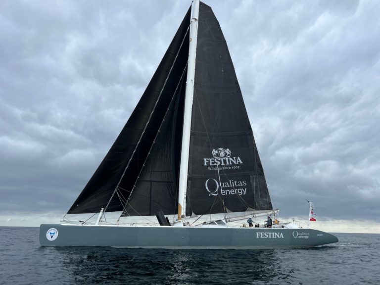Arranca «La Vuelta a España» del Maxicat Victoria de Alex Pella